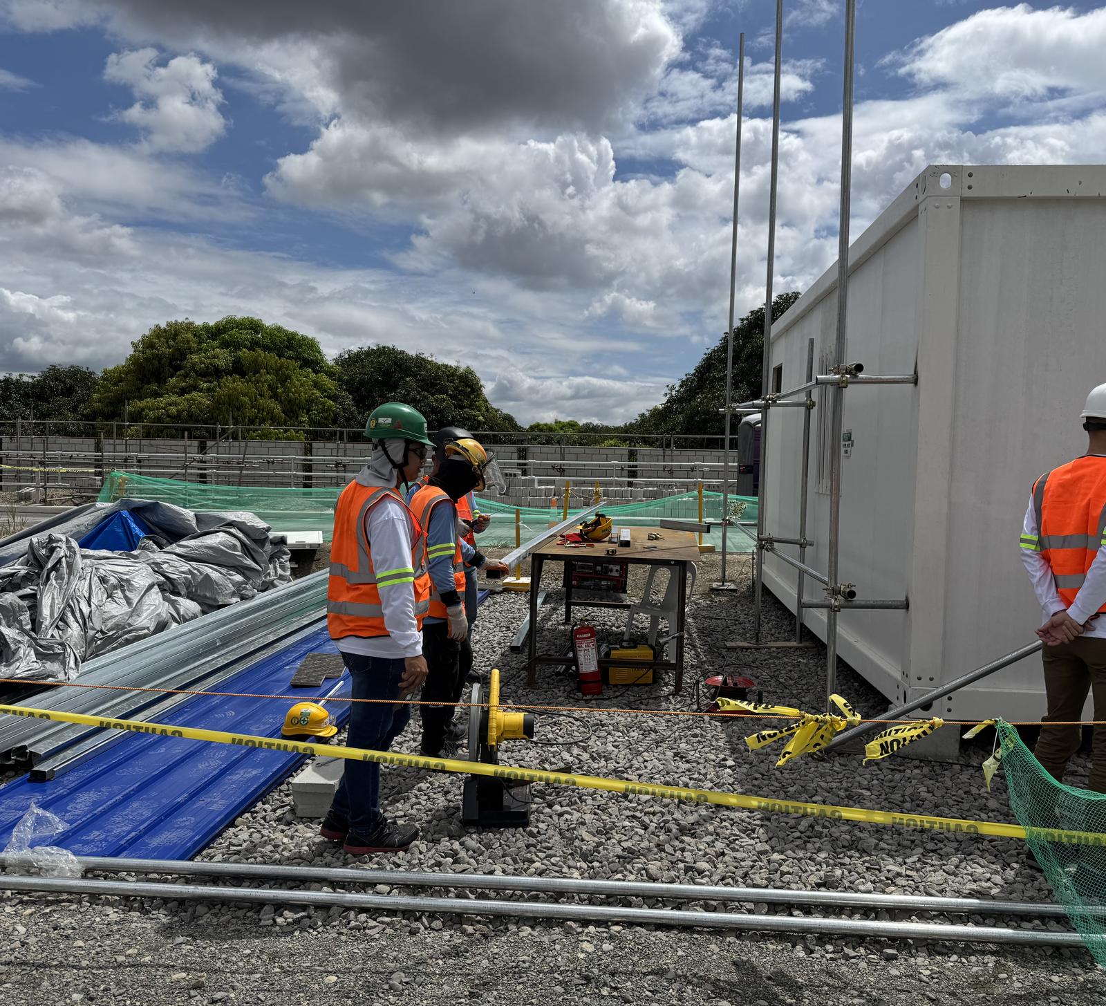 MG EXEO crew at work on a railway depot site