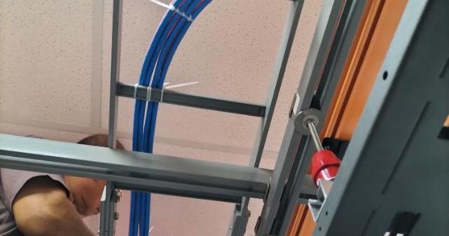 Cable ladder installation for transport equipment